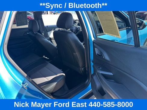 Used 2025 Chevrolet Trax LT FWD image 17