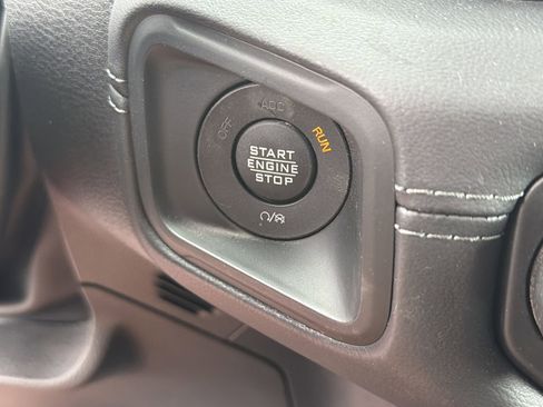 Used 2025 Jeep Wrangler Unlimited Sahara AWD/4WD image 8