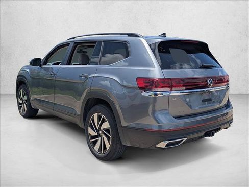 Used 2025 Volkswagen Atlas SE FWD image 8