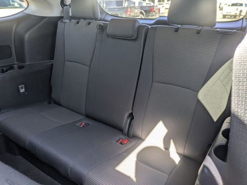 Used 2023 Toyota Highlander L image 28