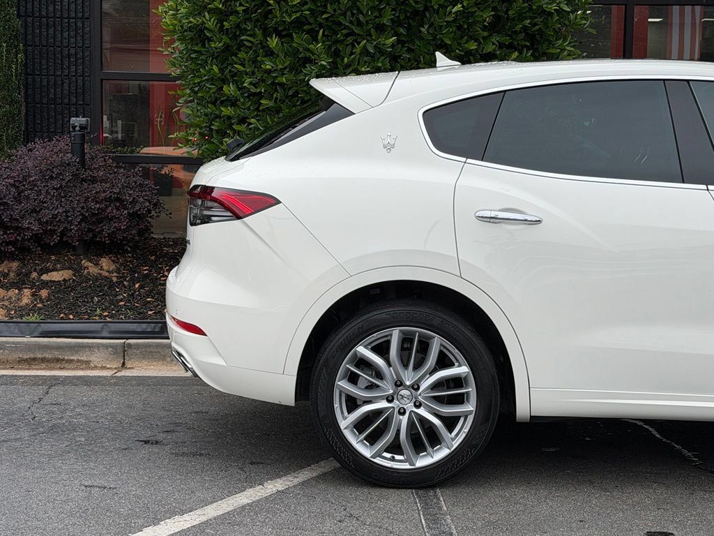 Used 2022 Maserati Levante GT AWD/4WD image 22