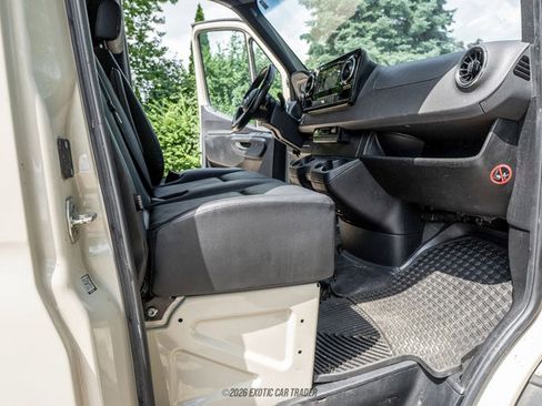 Used 2023 Mercedes-Benz Sprinter 2500 image 62
