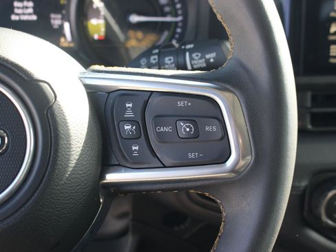 Used 2024 Jeep Wrangler Unlimited Sahara AWD/4WD image 18