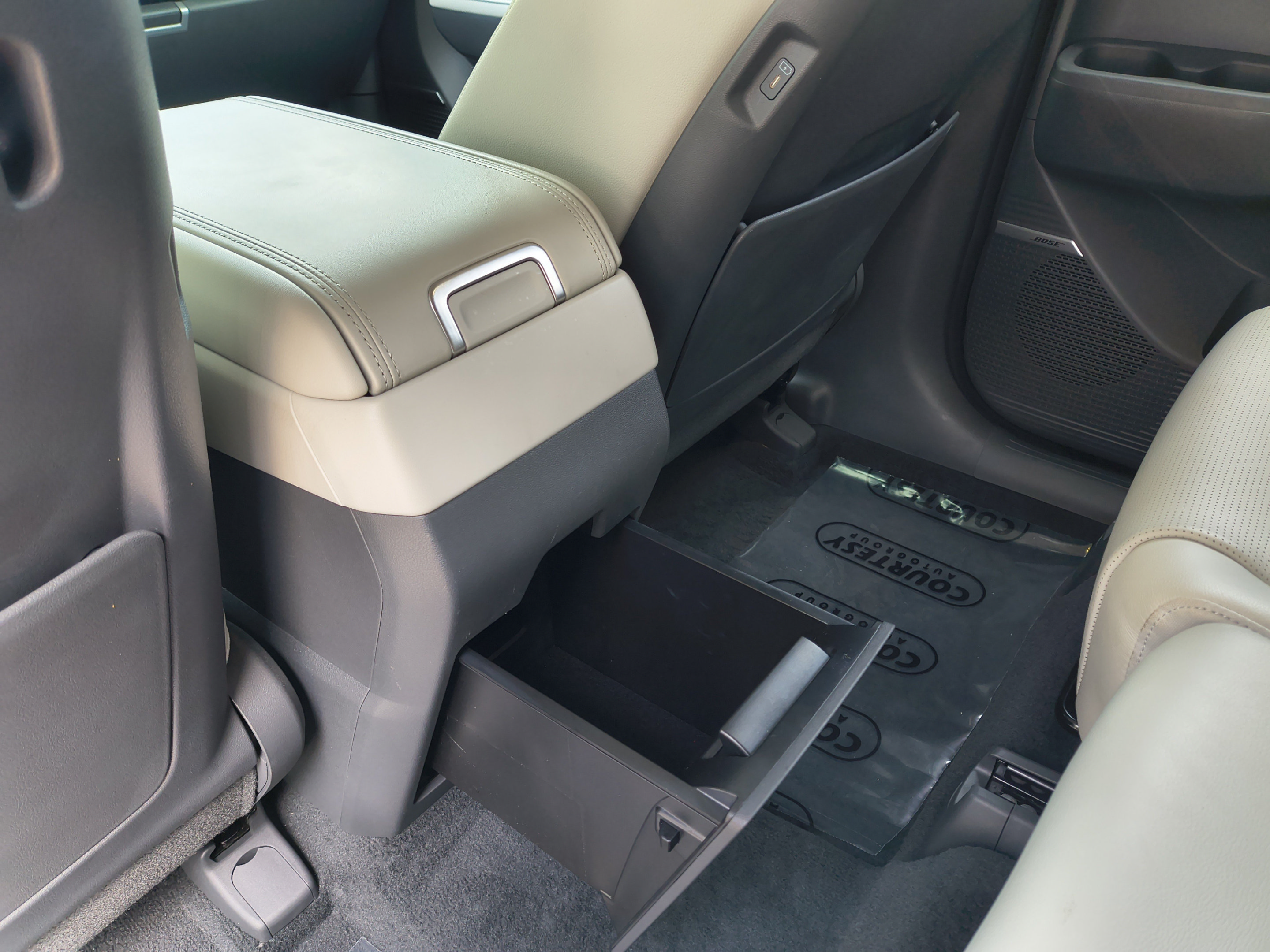 Used 2024 Hyundai Santa Fe Limited FWD image 18