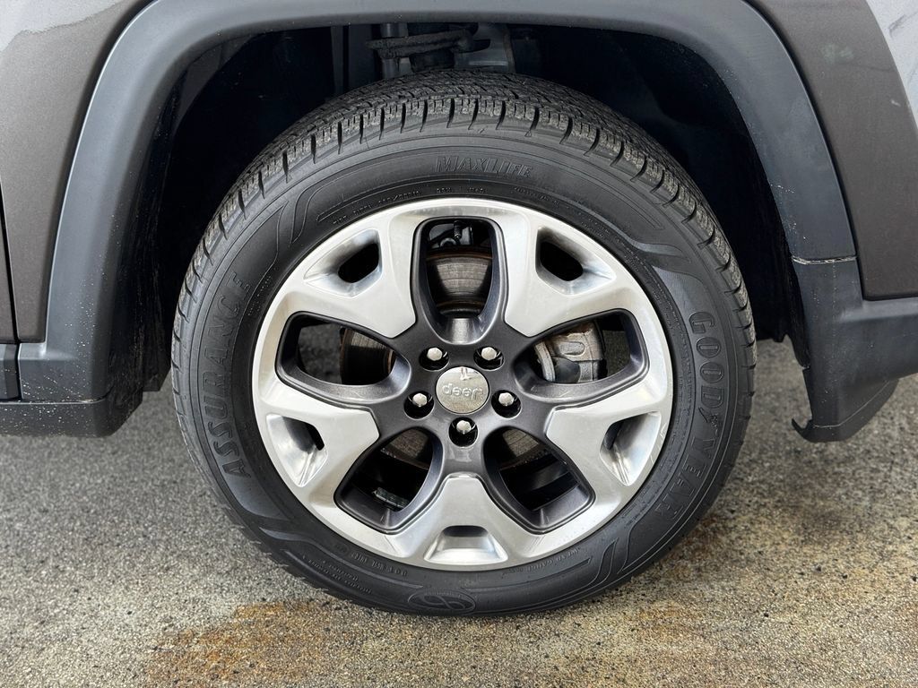 Used 2020 Jeep Compass Limited AWD/4WD image 25
