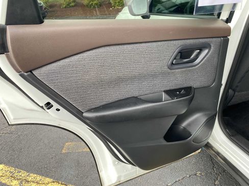 Used 2023 Nissan Rogue S AWD/4WD image 32