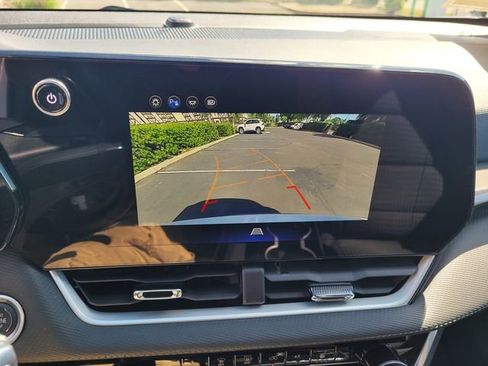 Used 2025 Chevrolet Equinox LT FWD image 20