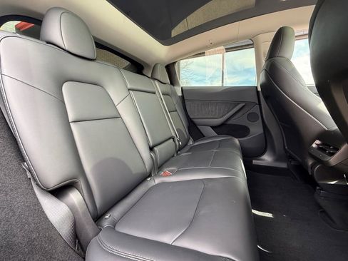 Used 2024 Tesla Model Y Long Range image 19