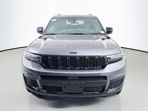 Used 2025 Jeep Grand Cherokee L Altitude image 2