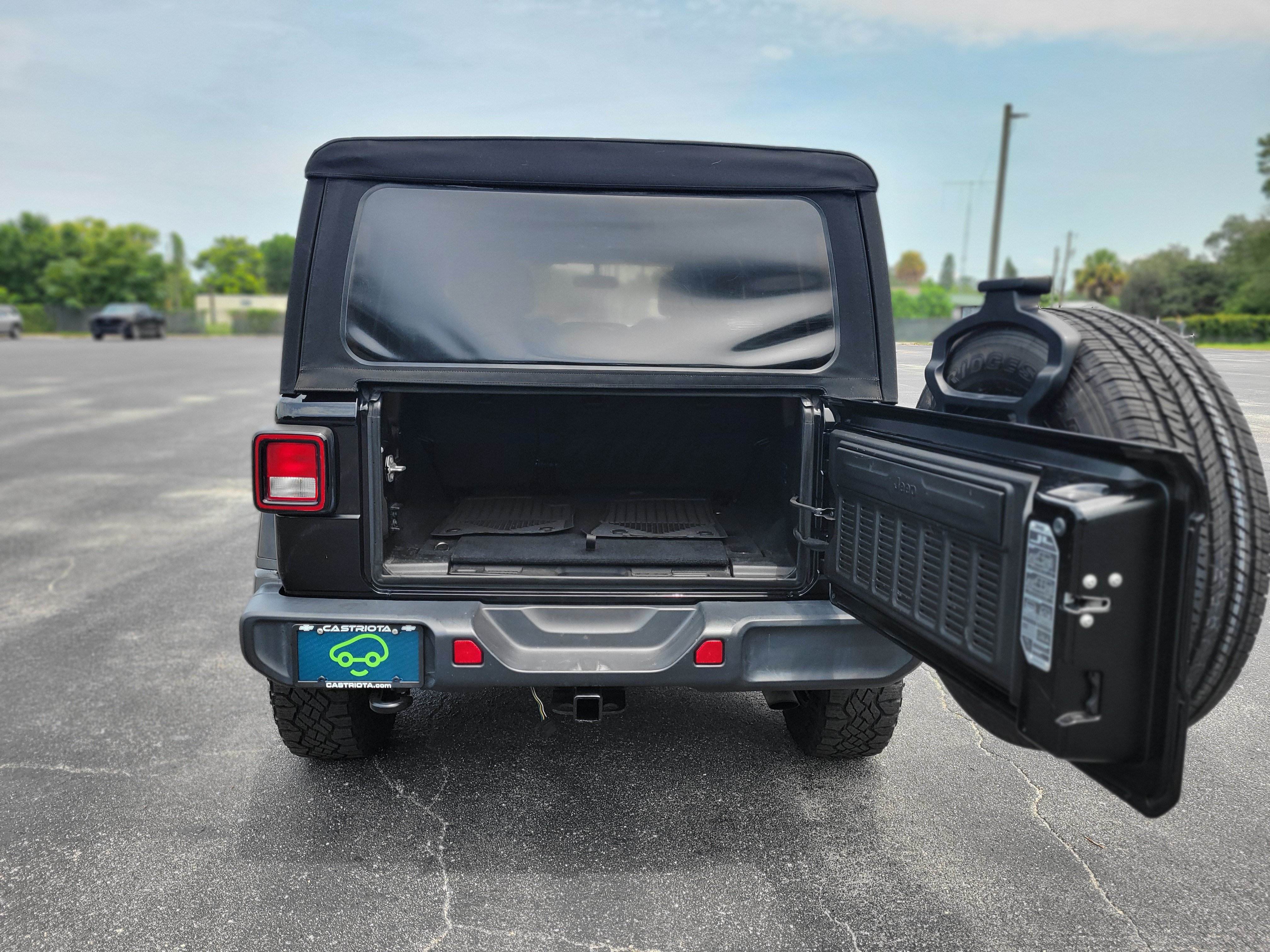 Used 2020 Jeep Wrangler Unlimited Sahara AWD/4WD image 7