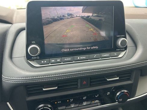 Used 2023 Nissan Rogue S FWD image 12