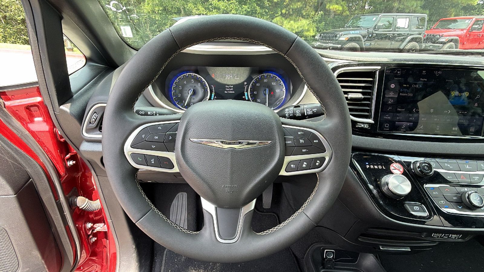 Used 2025 Chrysler Pacifica Select FWD image 25