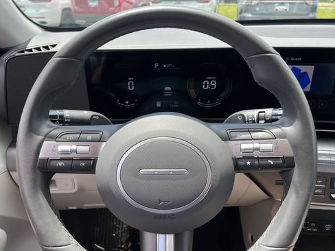 Used 2025 Hyundai Kona SEL AWD/4WD image 16