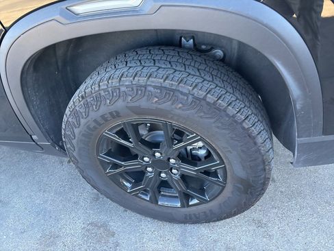 Used 2025 GMC Acadia AT4 w/ LPO, Floor Liner Package image 7