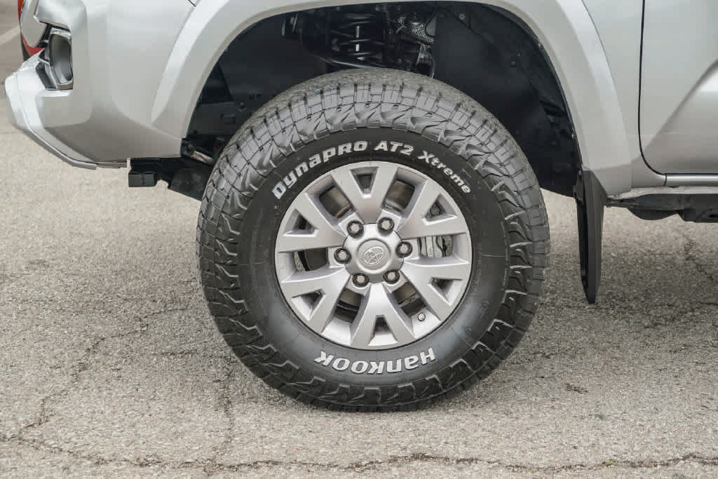 Used 2019 Toyota Tacoma SR5 AWD/4WD image 9