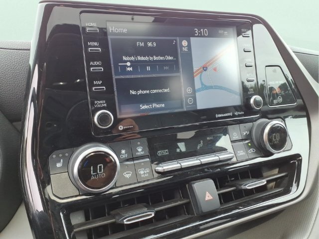 Used 2022 Toyota Highlander XLE AWD/4WD image 28
