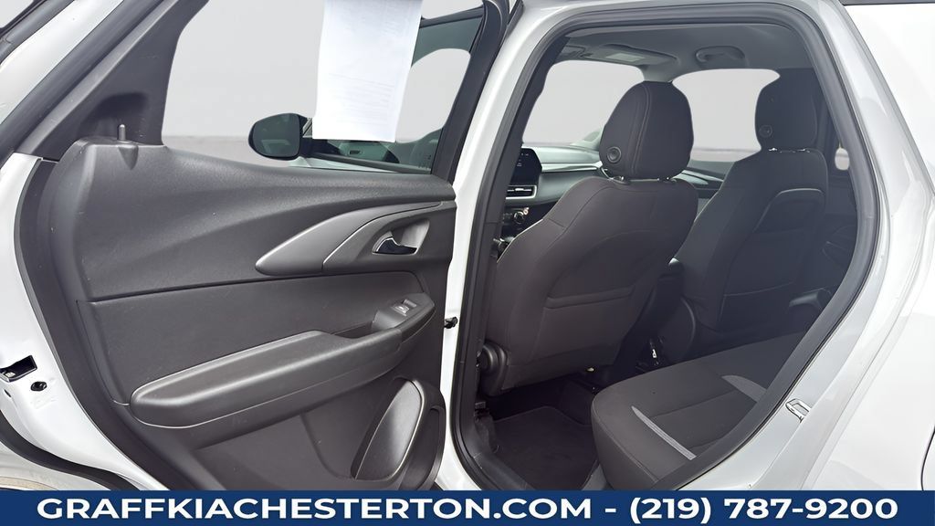 Used 2025 Chevrolet TrailBlazer LT AWD/4WD image 37