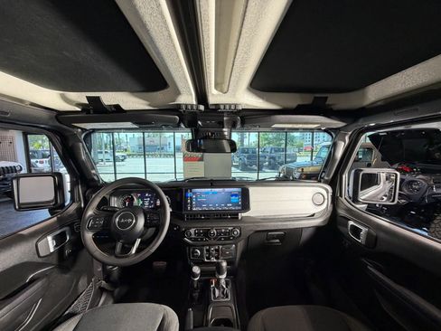 Used 2024 Jeep Wrangler Unlimited w/ Convenience Group image 15