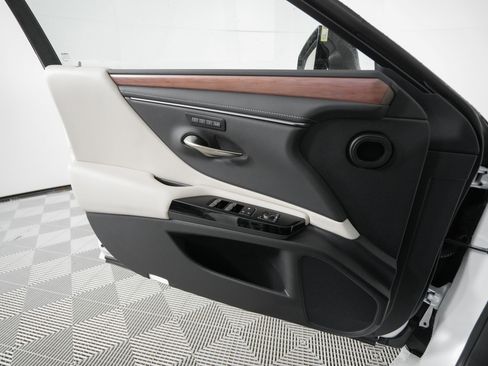 New 2025 Lexus ES 350 w/ Premium Package image 10