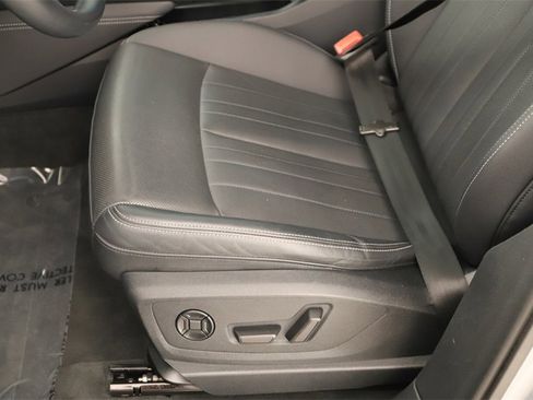 Used 2023 Audi e-tron Premium Plus w/ Premium Plus Package image 25