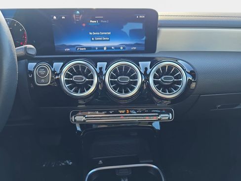 Used 2025 Mercedes-Benz CLA 250 image 22
