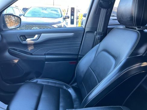Used 2024 Ford Escape Platinum AWD/4WD image 38