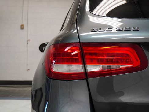 Used 2018 Mercedes-Benz GLC 300 4MATIC w/ Premium Package image 39