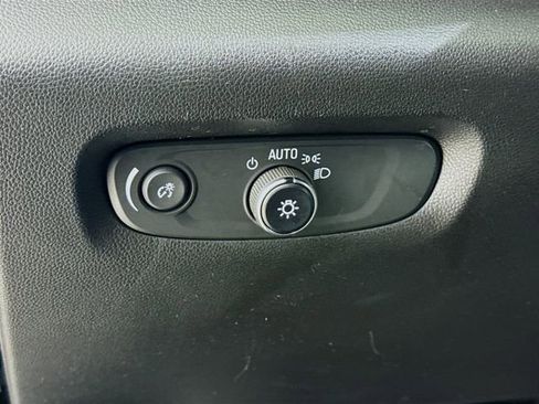Used 2023 Chevrolet Traverse LT FWD image 10