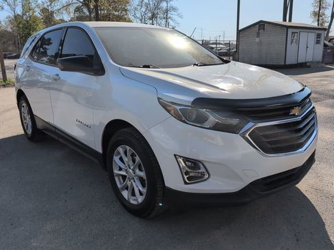 Used 2019 Chevrolet Equinox LS w/ LS Convenience Package image 2