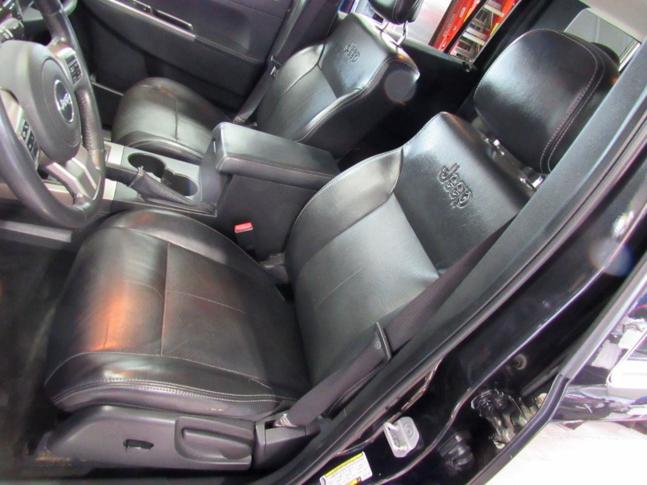 Used 2012 Jeep Liberty Limited Jet w/ Chrome Accents Group AWD/4WD image 14