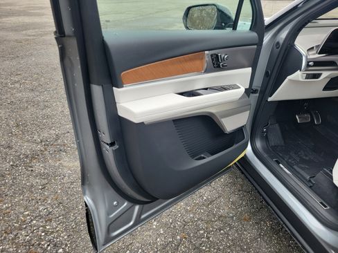 New 2026 Cadillac Vistiq Sport w/ LPO, Floor Liner Package image 17