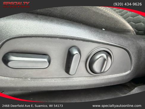 Used 2019 Chevrolet Equinox LT image 34