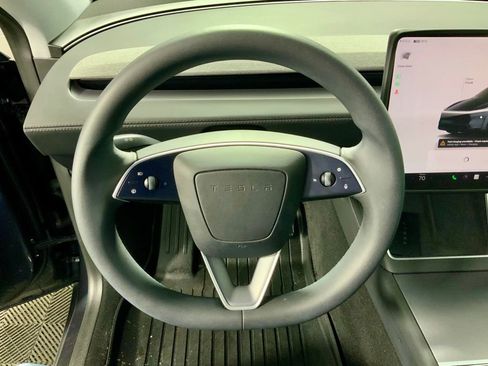 Used 2026 Tesla Model Y Long Range image 21