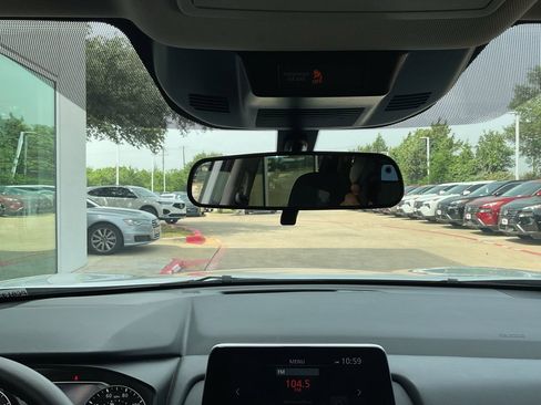 Used 2025 Nissan Rogue SV FWD image 18