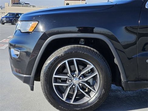 Used 2018 Jeep Grand Cherokee Limited image 9