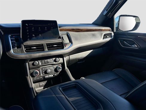 Used 2023 Chevrolet Suburban Premier image 27