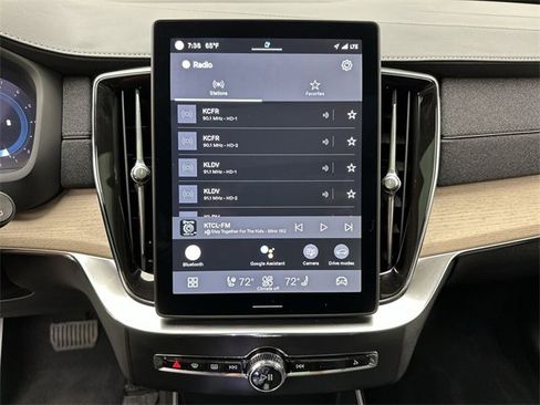 Certified 2025 Volvo XC90 B6 Plus image 16