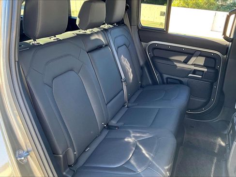 Used 2025 Land Rover Defender 110 S image 21