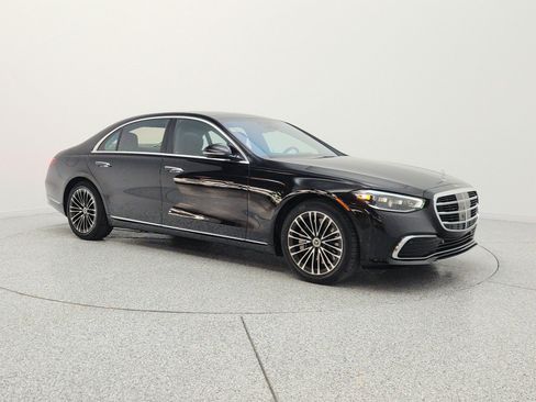 Used 2023 Mercedes-Benz S 580e 4MATIC Sedan image 3