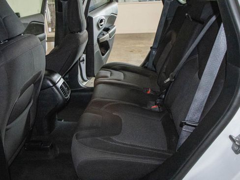 Used 2021 Jeep Cherokee Latitude image 13