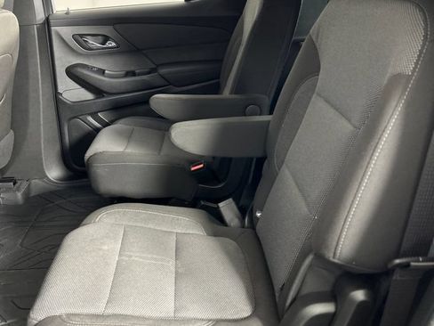 Used 2023 Chevrolet Traverse LT FWD image 17