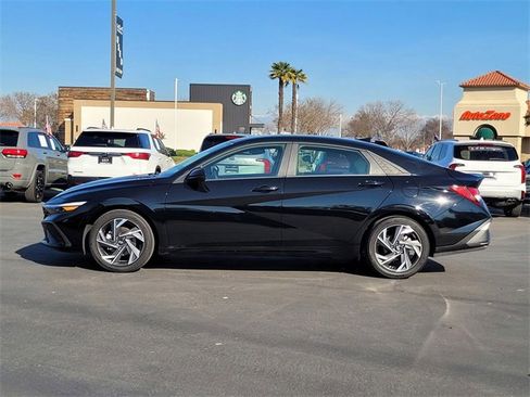 Used 2025 Hyundai Elantra Sport image 8