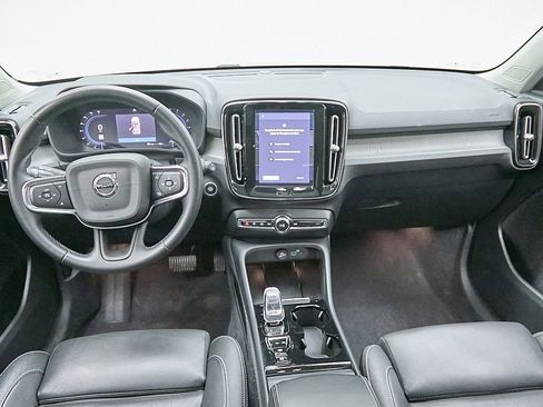 Certified 2024 Volvo XC40 B5 Plus w/ Climate Package image 19