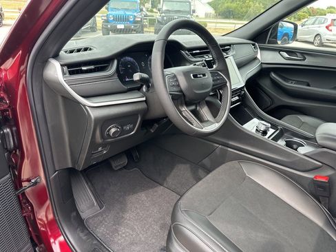 New 2025 Jeep Grand Cherokee Altitude image 62