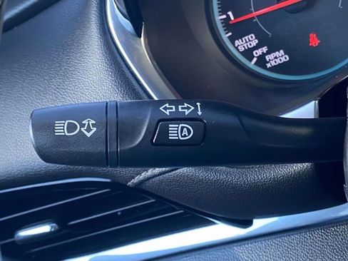 Used 2023 Chevrolet Traverse LT image 22