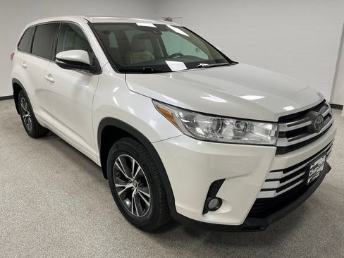Used 2018 Toyota Highlander Plus w/ Carpet Mat Package (TMS) AWD/4WD image 69