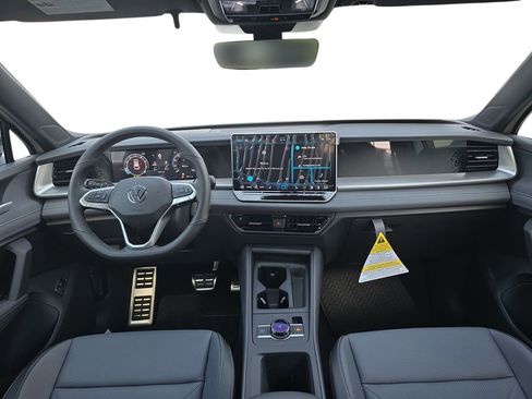 New 2026 Volkswagen Tiguan SE R-Line AWD/4WD image 9
