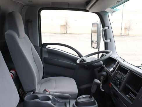 Used 2020 Isuzu NPR image 10