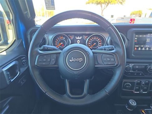 Used 2022 Jeep Gladiator Sport image 12