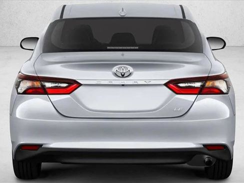 Certified 2022 Toyota Camry LE image 4